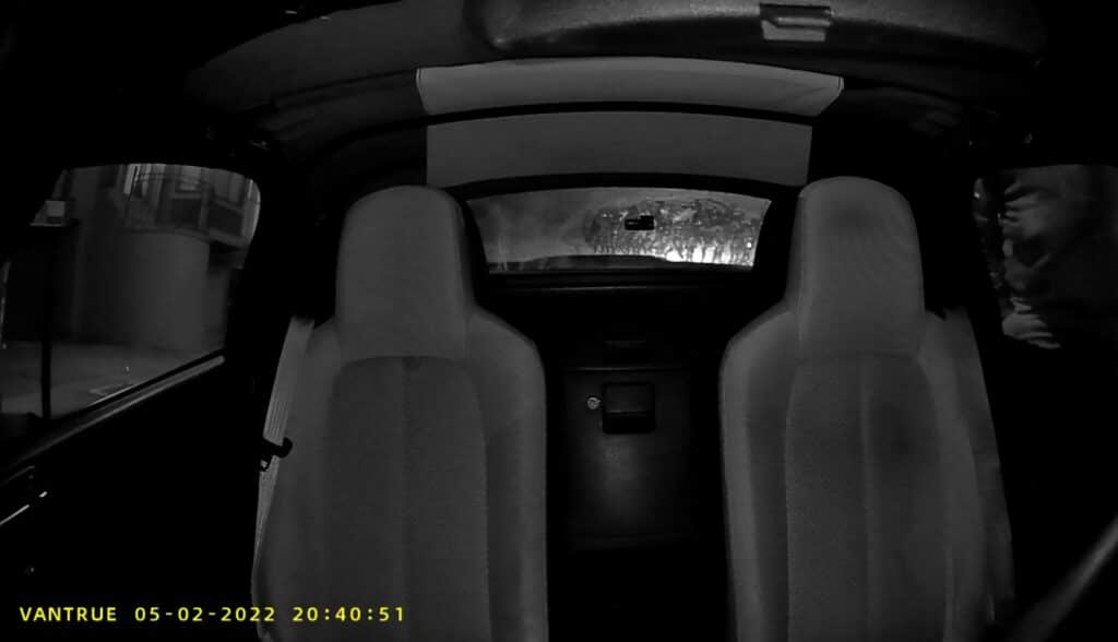 vantrue-N4-interieur-voiture-nuit